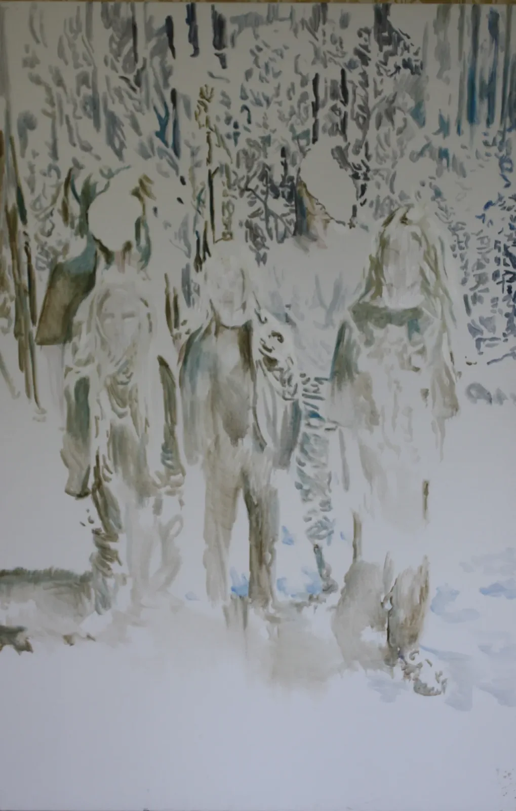 Families are trees wanted to be haunted, Huile sur toile, 2012, 200 × 130 cm, peinture d'Aurian Guerard des Lauriers. Trois silhouettes pâles dans une forêt enneigée, peintes presque en négatif.