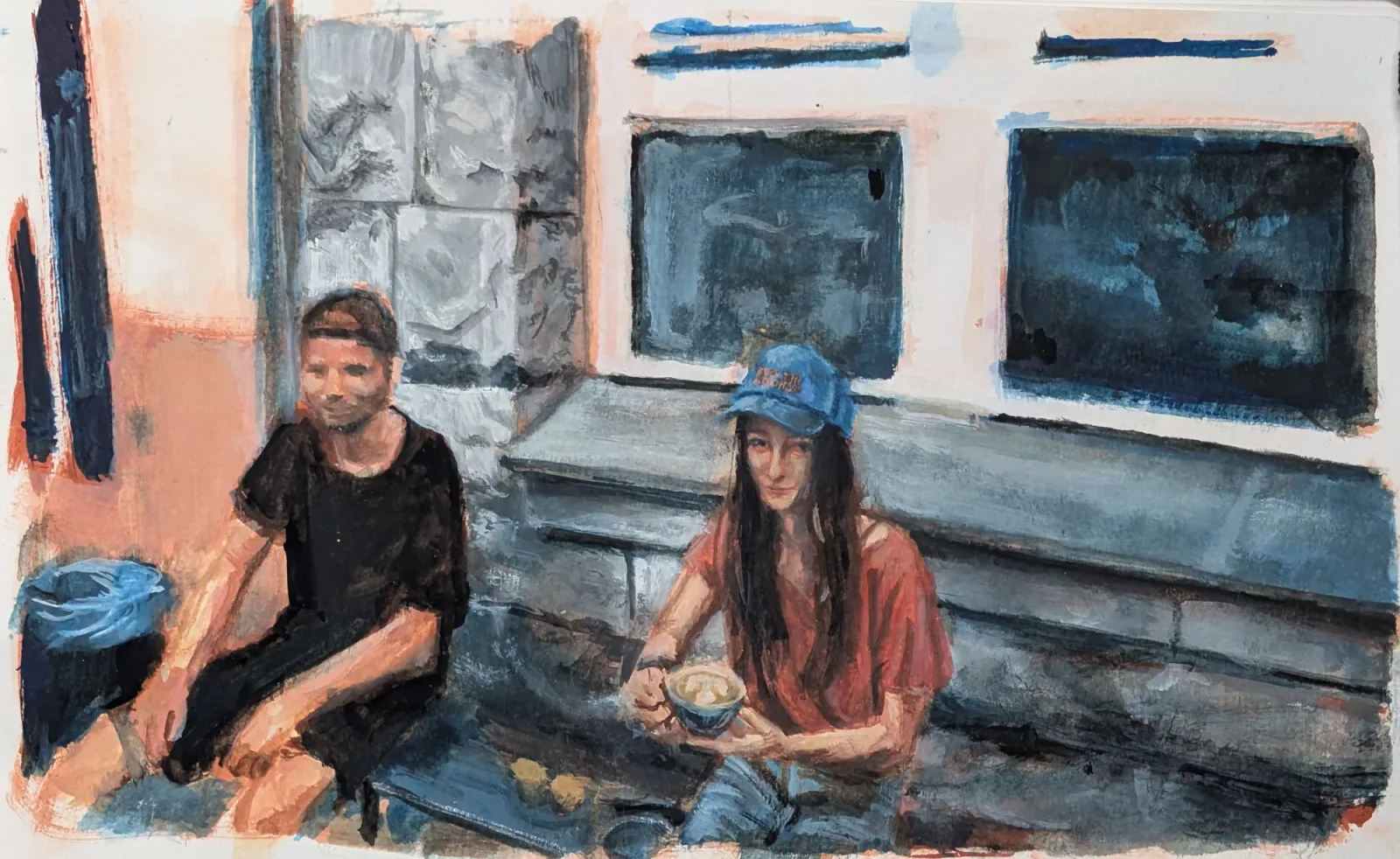 Berlin flat white, Aquarelle et gouache, techniques mixtes, 2026, 13 × 21 cm, peinture d'Aurian Guerard des Lauriers. Un homme et une femme assis sur un rebord de pierre, dans la rue. Elle tient une tasse.