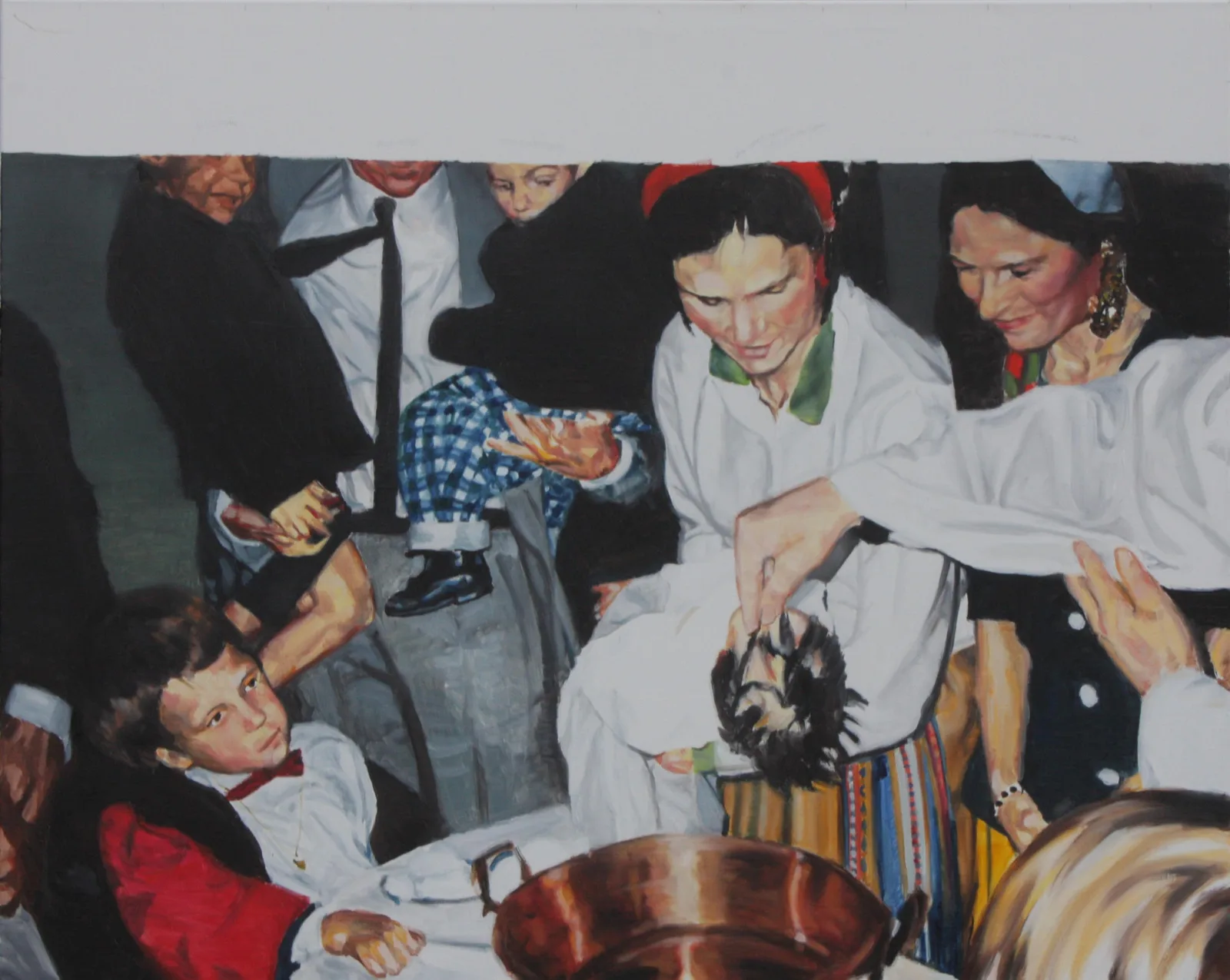 White Snow, Huile sur toile, 2016, 120 × 150 cm, peinture d'Aurian Guerard des Lauriers. Une enfant est portée au-dessus de la cuve baptismale par sa mère alros que le prêtre étend la main pour la baptiser.